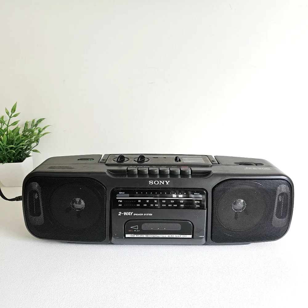 Sony CFS-200 Portable Black Boombox, Stereo Tape Player, Non Working Cassette